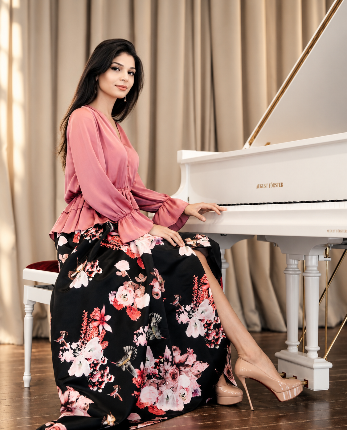Yacha Bachmadova pink piano full shot